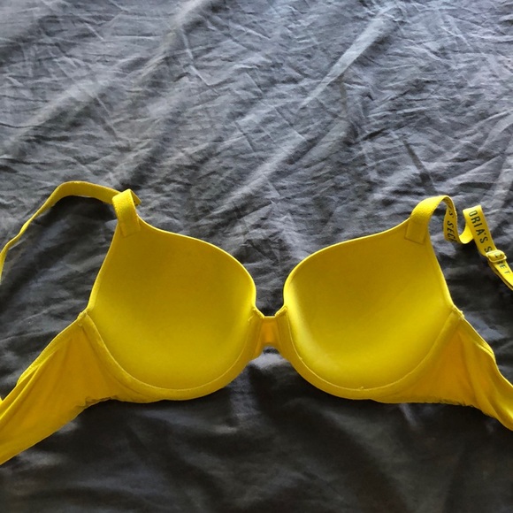 Victoria’s Secret Bra - Picture 2 of 3
